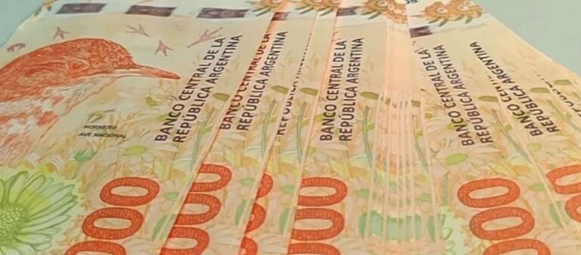 20220217075641_billetes_1000_pesos-768x511