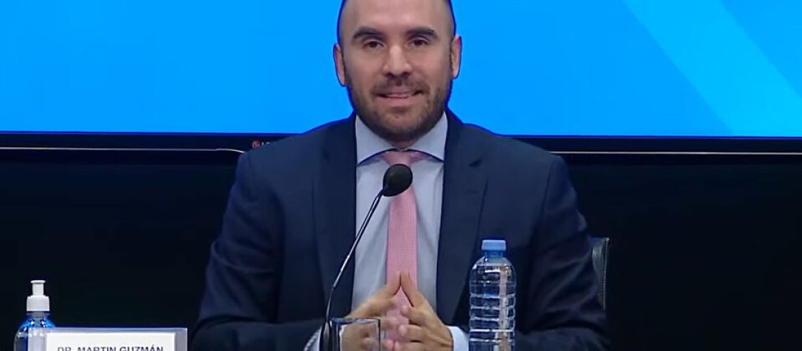 334120-m-20guzm-c3-a1n