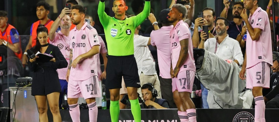 351209_crop_235536_lg