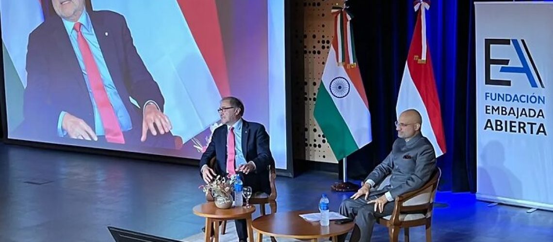 44741e_381eed163019499b8f042412ccf83ff8_mv2