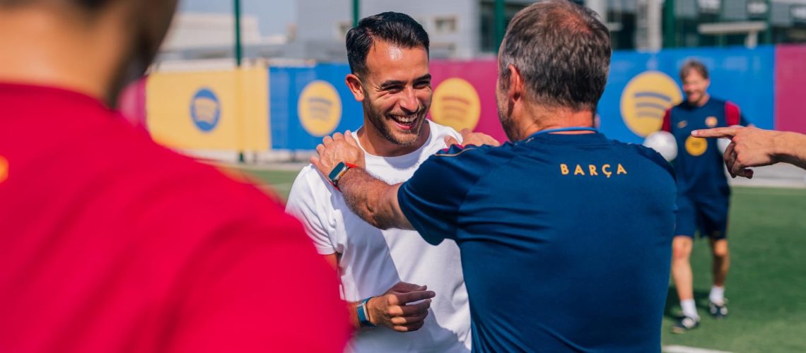 El campeón del mundo Eric Garcia visita a sus compañeros del Barça