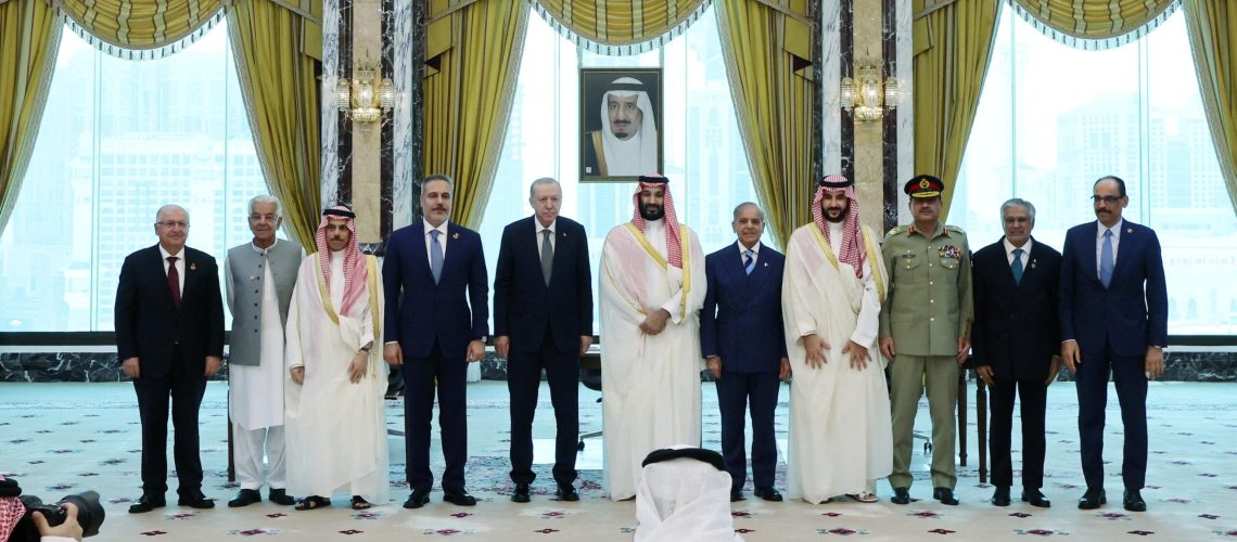 Cumbre en Jeddah: Arabia Saudita, Turquía y Pakistán firmaron un pacto de defensa que puede marcar a Medio Oriente