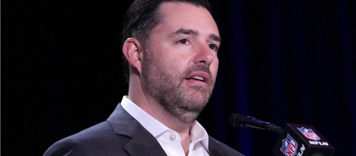 Tres mensajes y USD 160: el insólito error por el que cayó Jed York, el dueño de los 49ers