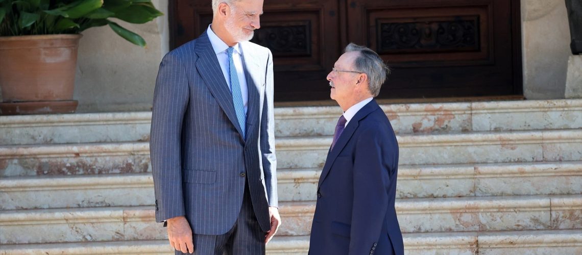 Feijóo exige a Pedro Sánchez que “autorice” la visita de Felipe VI a Ceuta, pero hay un antecedente polémico: la visita de Juan Carlos I en 2007 que enfadó a Marruecos