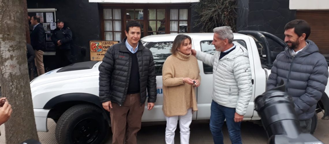 Entrega camioneta Escuela Agrotécnica
