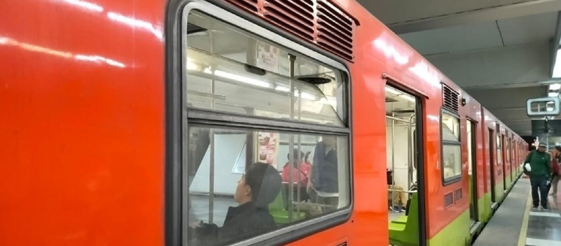 ¿Qué está pasando en el Metro CDMX y Metrobús hoy 24 de septiembre? Se registran atrasos en Línea 8