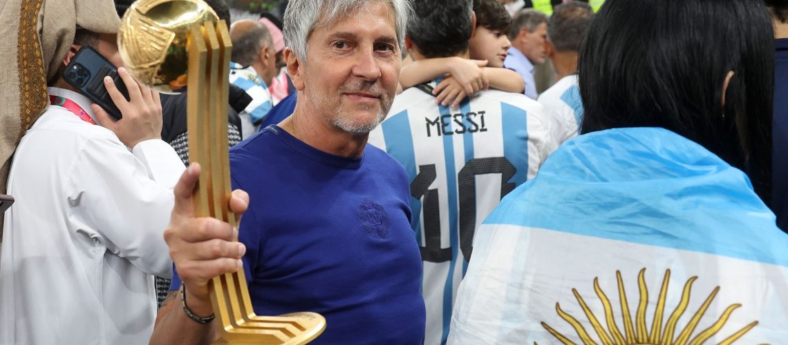 La historia de Jorge Messi, el artífice silencioso que acompañó a su hijo para que cumpla sus sueños hasta llegar a la cumbre del fútbol mundial