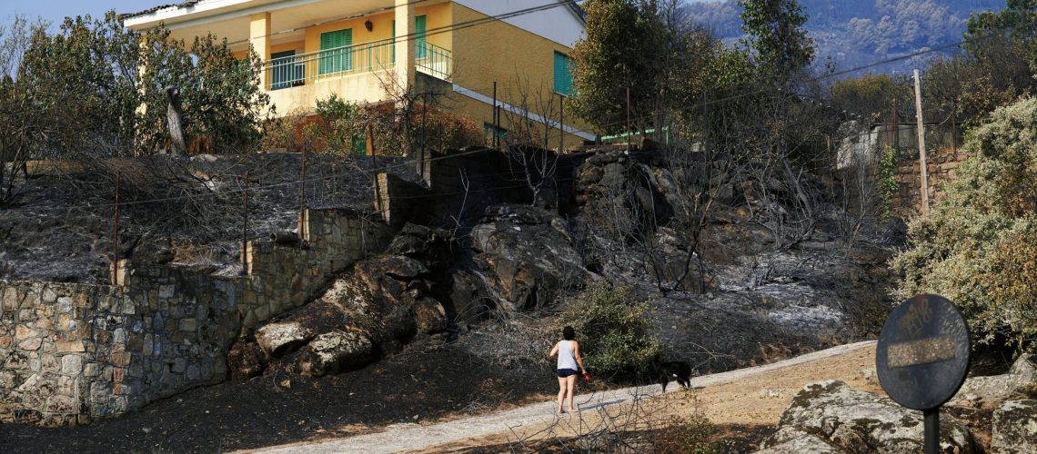 Última hora de los incendios en España, en directo | Diez fuegos activos en el inicio de la ola de calor, con especial cautela en Ávila, Madrid y La Vall d’Uixó (Castellón)
