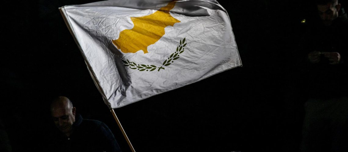 Detenido en Chipre un hombre acusado de espiar para Irán en una base de Reino Unido