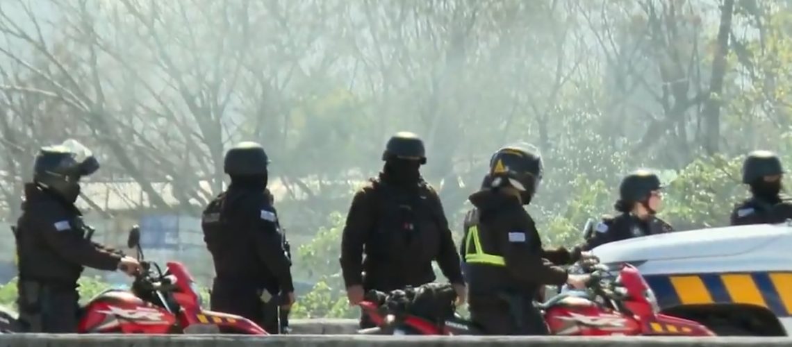 “¡Al piso!”: periodistas uruguayos quedaron en medio de balacera en un barrio donde el poder se impone a los tiros