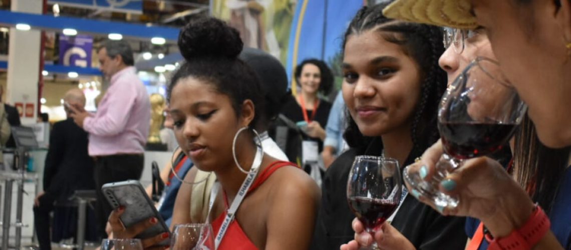 gran-presentacion-del-destino-chubut-al-trade-brasileno-3-160-0-1066-1066-1680880692-960x960