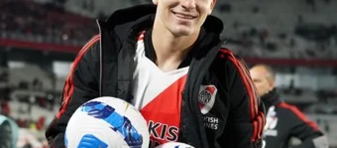 kRgy0I8EZ_340x340__1