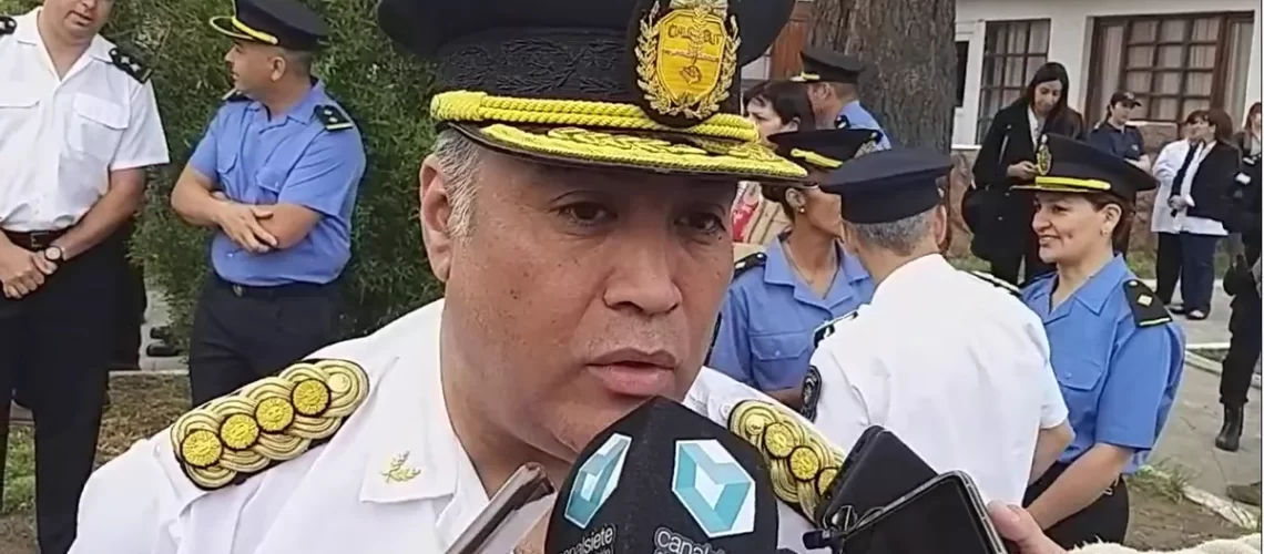 victor-acosta-jefe-policiajpg